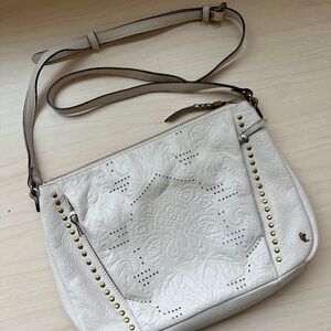 Cream crossover bag .
